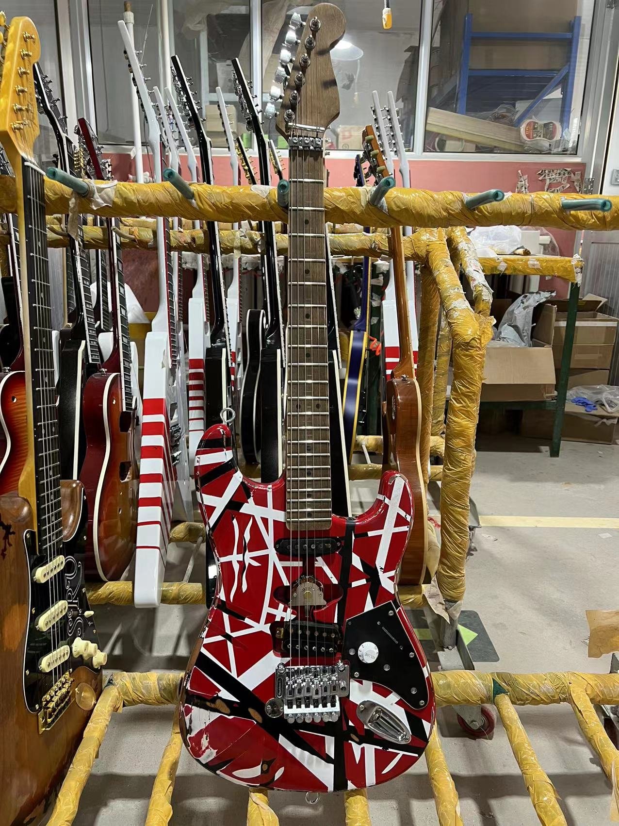 Edward-Eddie-Van-Halen-Heavy-Relic-Red-Franken-5150-Electric-Guitar-Black-White-Stripes-Floyd-Rose
