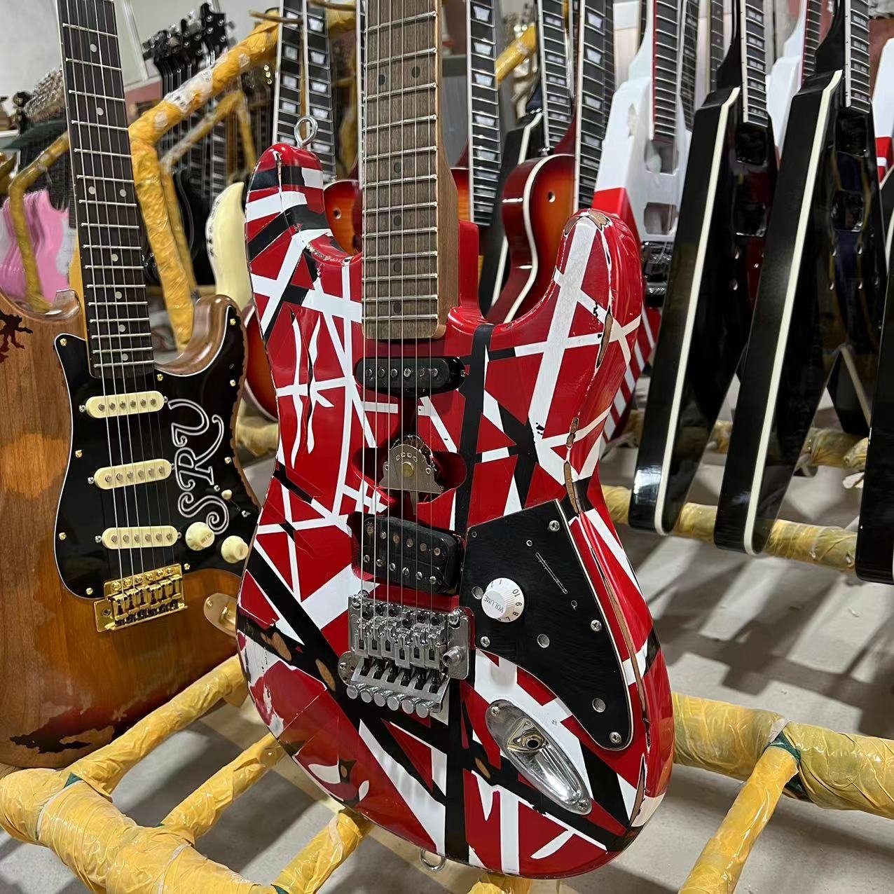 Edward-Eddie-Van-Halen-Heavy-Relic-Red-Franken-5150-Electric-Guitar-Black-White-Stripes-Floyd-Rose